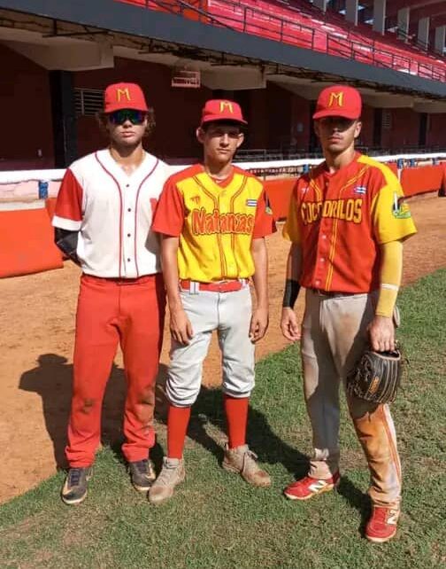 Dos cocodrilos jóvenes rumbo al Premundial de béisbol