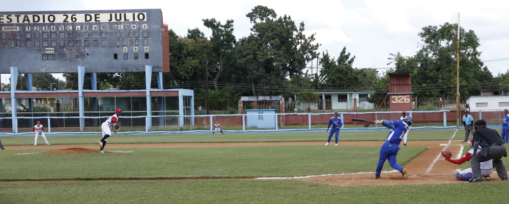 Cazadores se desquitan con los Leones