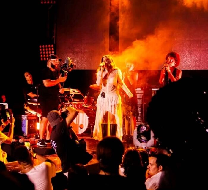 Melanie Santiler presenta Los Cisnes en La Habana: música cubana bajo la lluvia