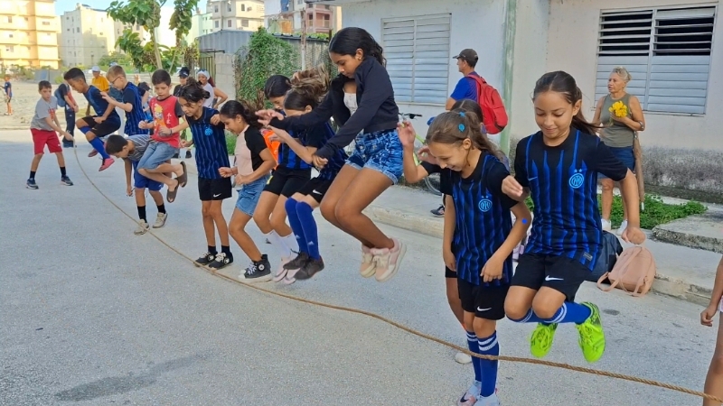 Red Juvenil Comunitaria lleva juegos tradicionales a niños de Villa Nueva
