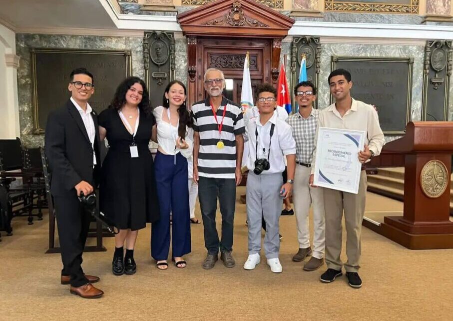 Facultad de Comunicación recibe reconocimiento de HAVMUN
