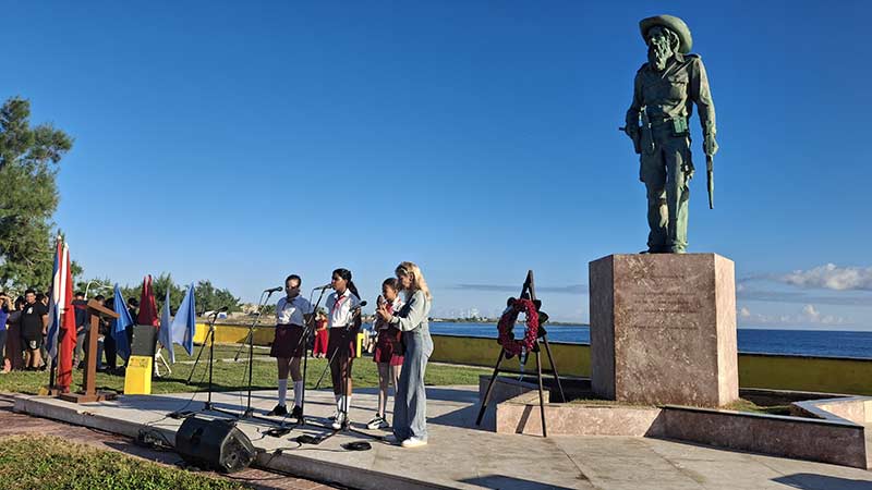 Homenaje a Camilo Cienfuegos en el aniversario 67 de su desaparición física