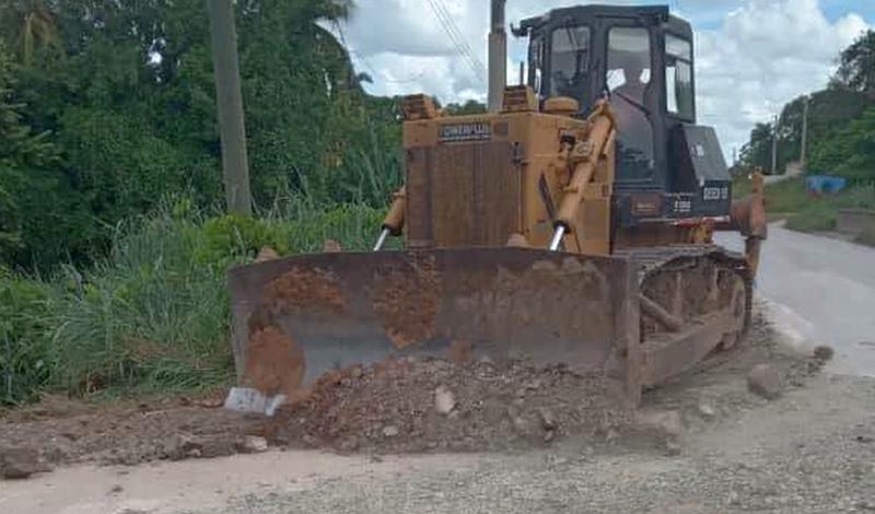 Reparan carretera Jarahueca-Perea (+fotos)