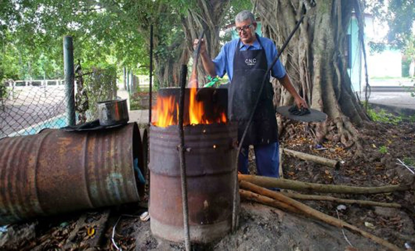 Cocinar con carbón y leña: la cara visible del bloqueo energético