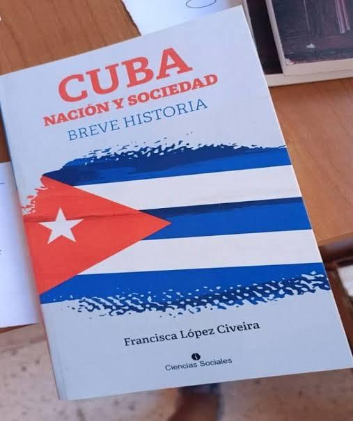 Libro de Francisca López Civeira en el Sábado del Libro