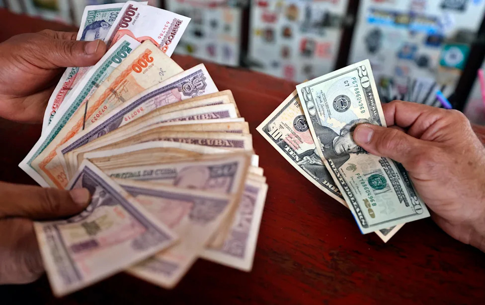 El dólar escala a los 850 pesos en el mercado informal cubano, con tasa récord – Yahoo
