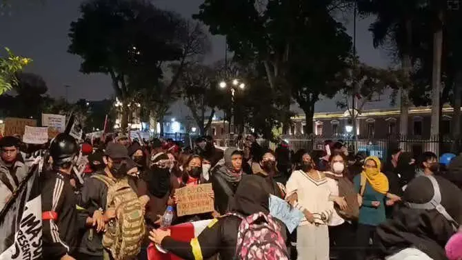 Juventud peruana marcha en Lima contra Fujimori