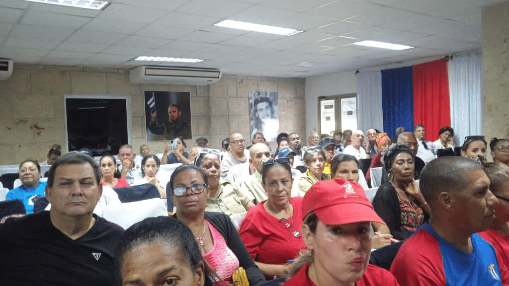 Realizan seminario a dirigentes sindicales pineros