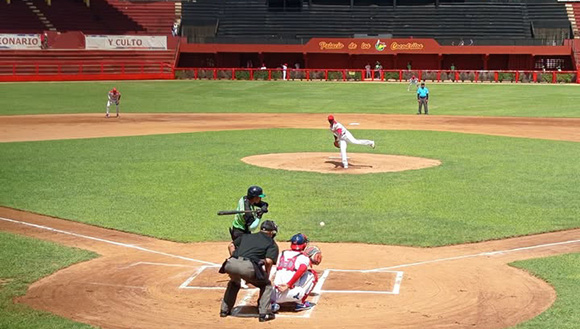 Cocodrilos de Matanzas inician defensa de su corona con blanqueada 6-0 sobre Cienfuegos en la 65 Serie Nacional
