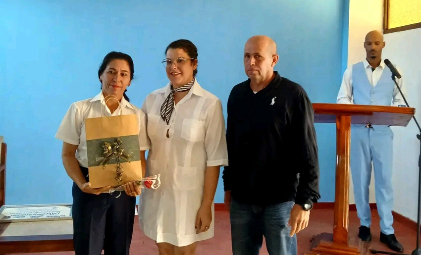 Reconocen a trabajadores y colectivos del turismo en Holguín
