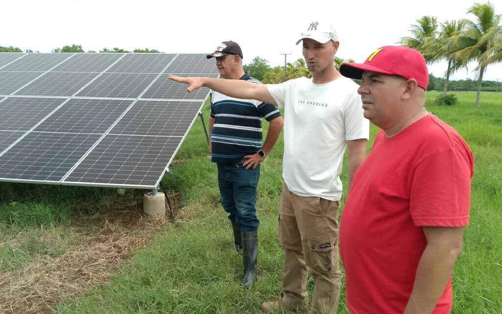 Ponen en marcha en Perico primera máquina de riego con energía fotovoltaica