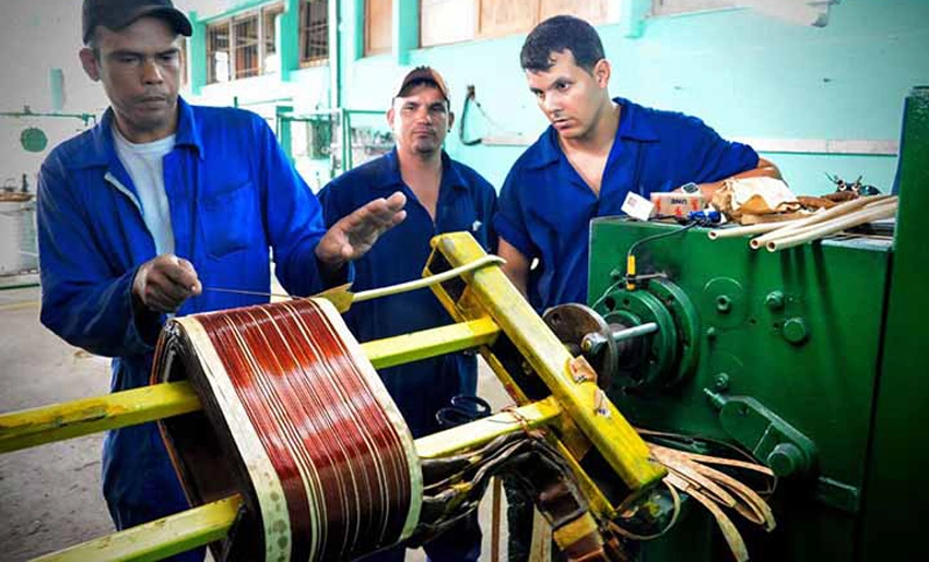 Asume Empresa Eléctrica de Holguín reparación de transformadores