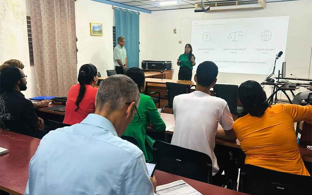 Conferencistas abordan la IA y el desarrollo local en Cuba